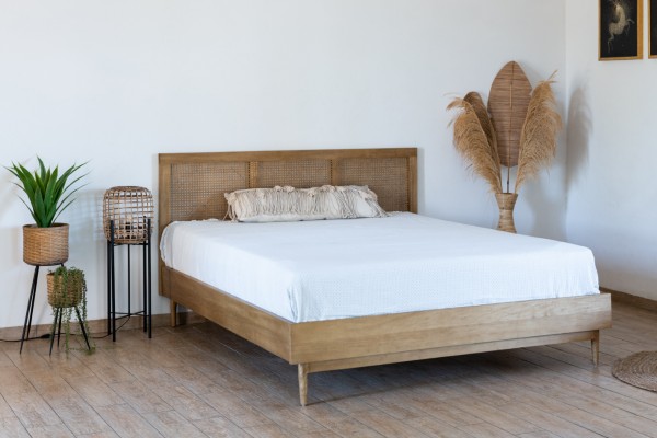 מיטה בסגנון אותנטי | בסיס מיטה עץ מלא | טלס הום